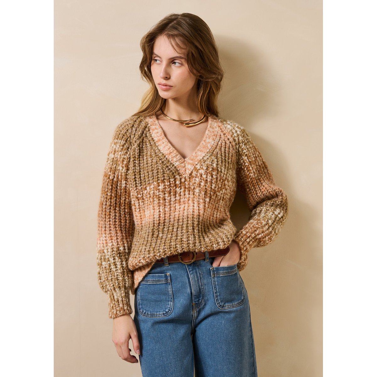 Pull col V en laine mélangée beige / camel, LA FEE MARABOUTEE