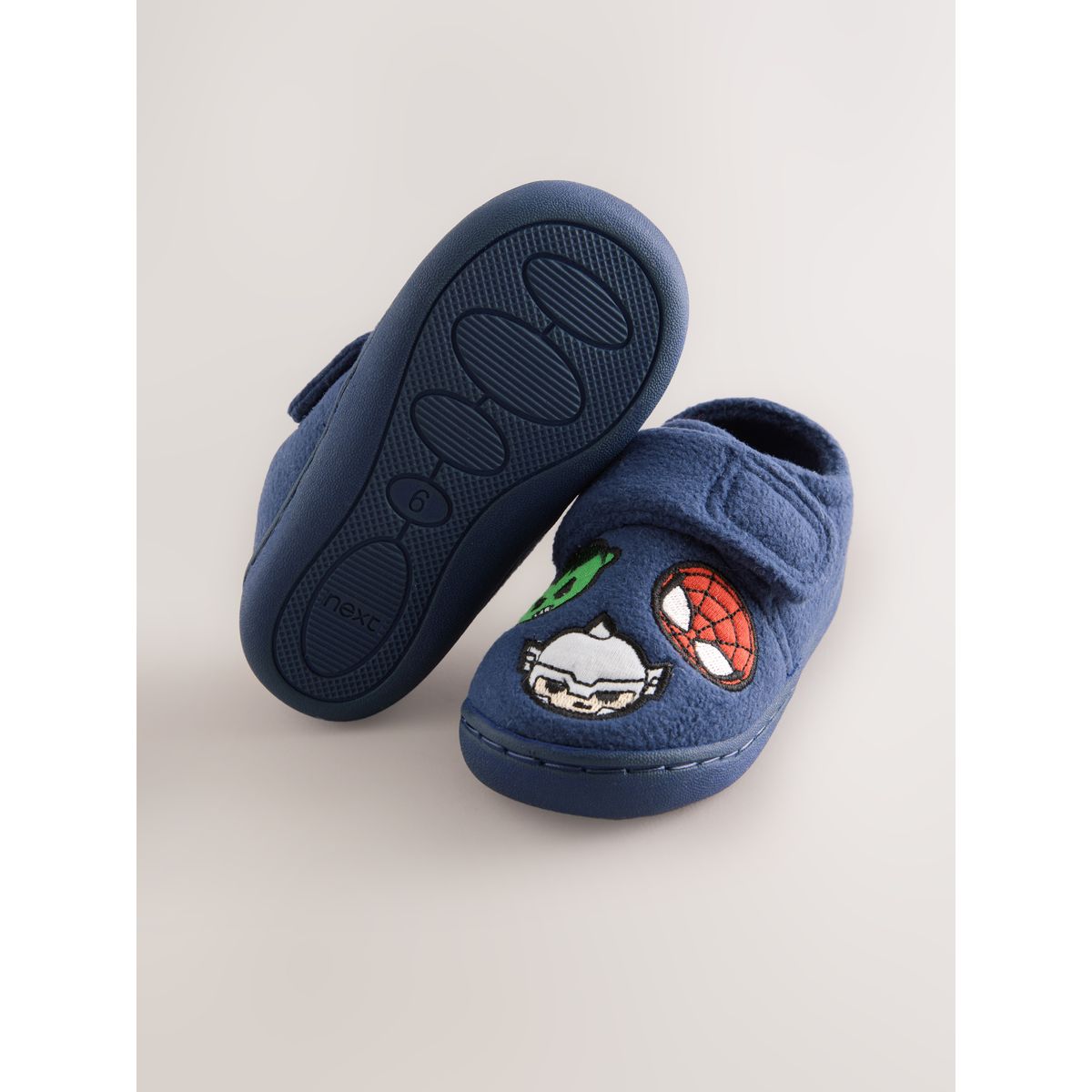 Chaussons à scratch et semelle cuvette marvel bleu marine, NEXT