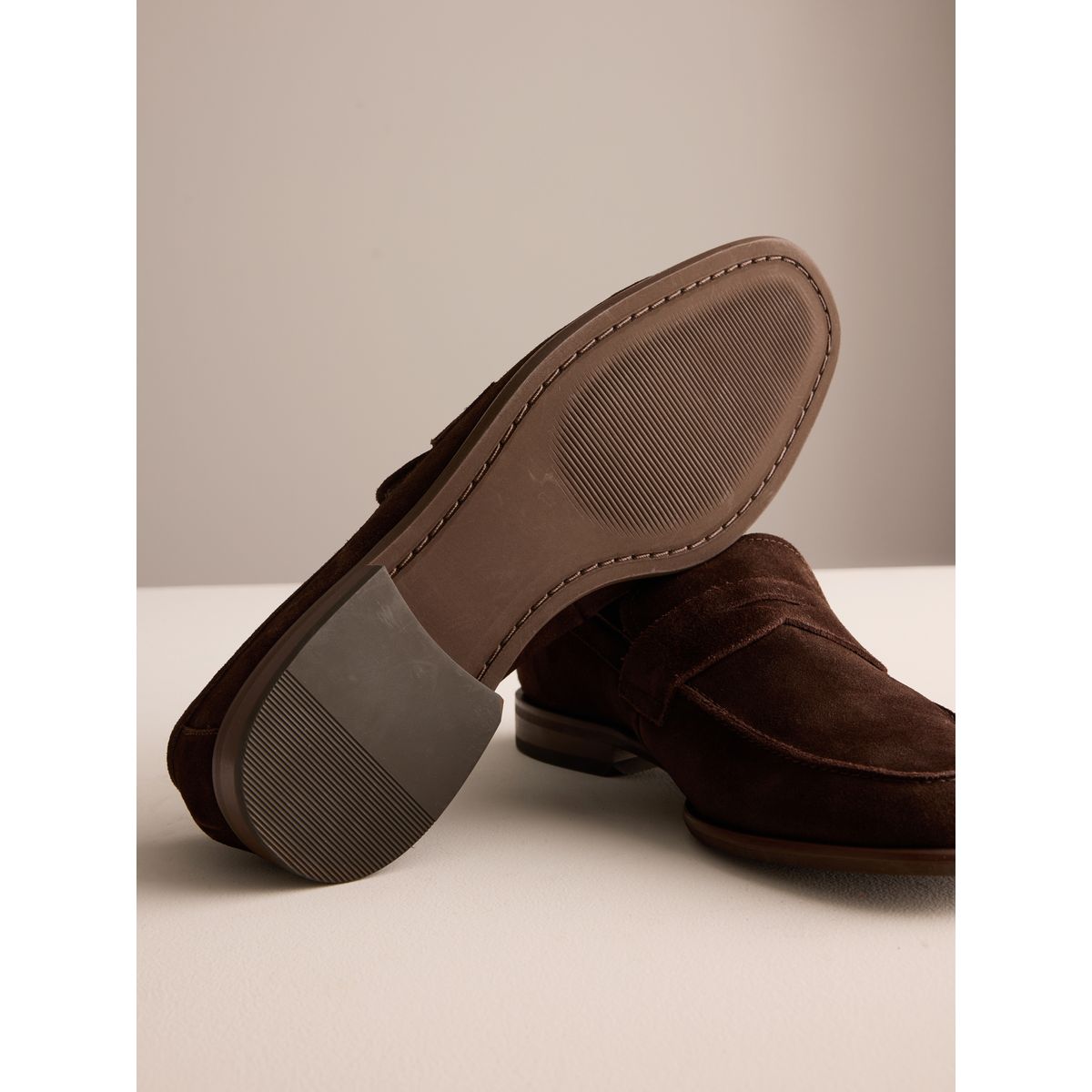 Mocassins flexibles en daim signature marron, NEXT