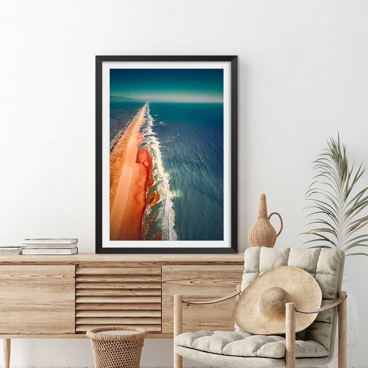 Affiche sentier de plage et banc de sable affiche + cadre en bois - noir, HEXOA