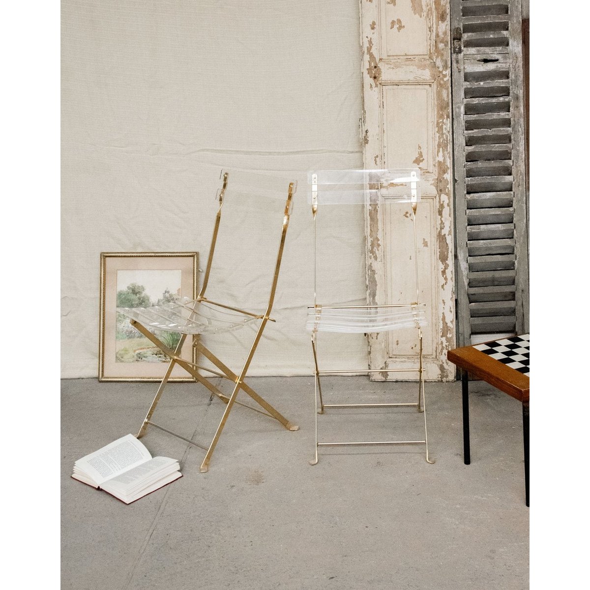 Paire de chaises en plexiglass Alma N°1102 - Bon état métal, DEBONGOUT