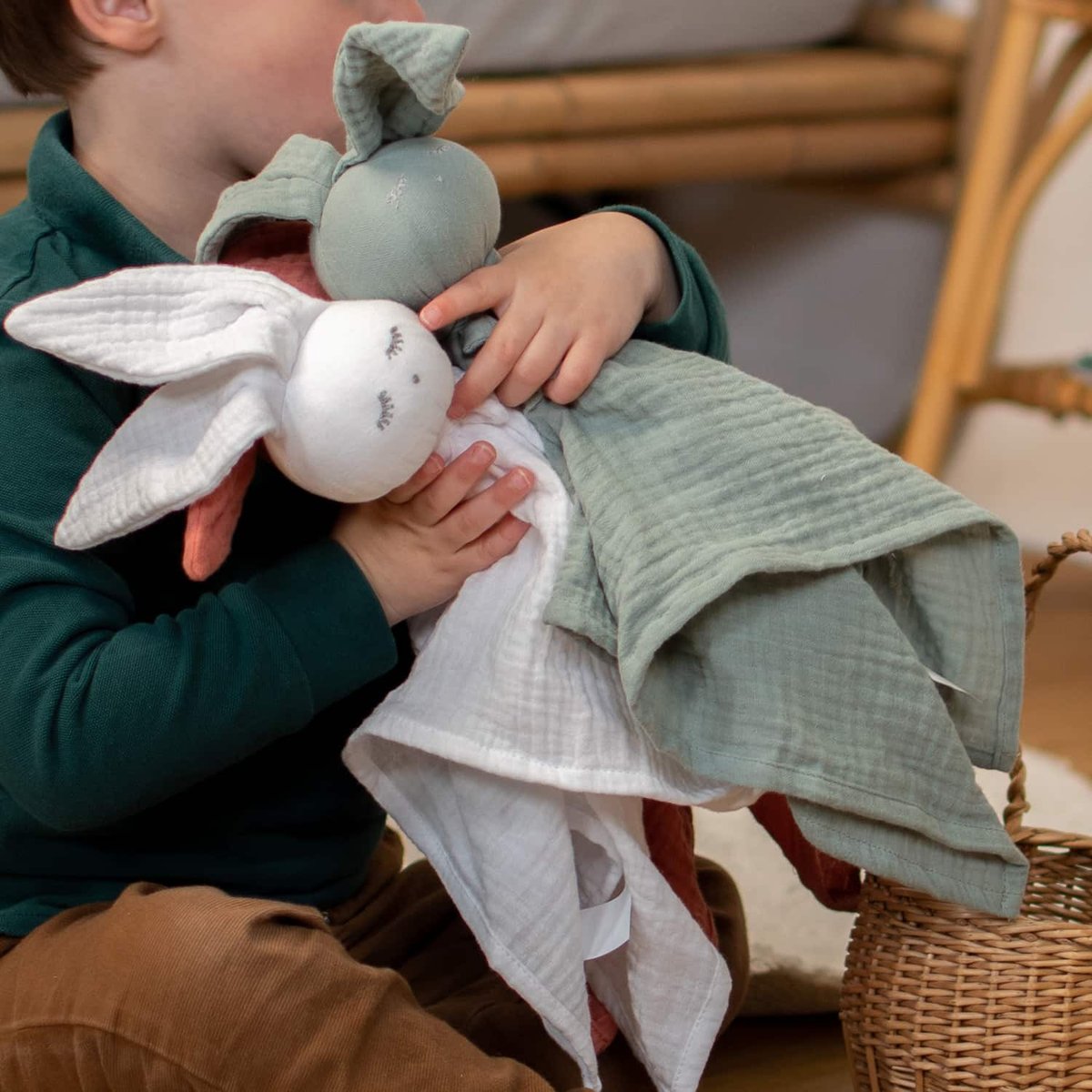 Doudou plat lapin en gaze de coton MELODY melody, blanc imprimé minimaliste, SEVIRA KIDS