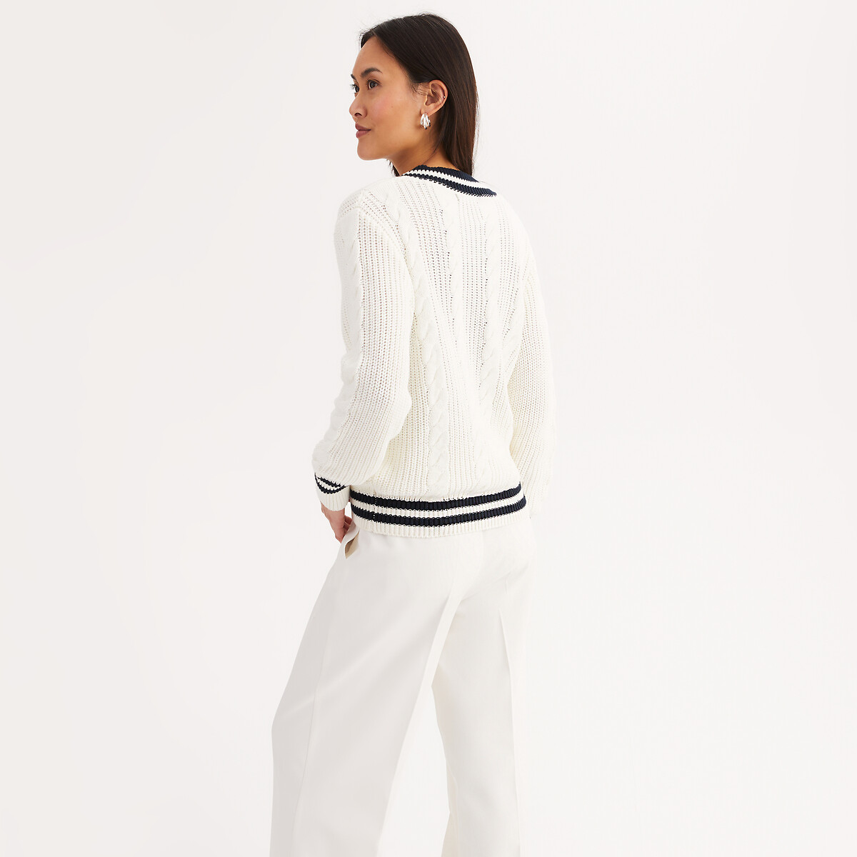 Pull col V en maille torsadée ivoire/marine, ANNE WEYBURN