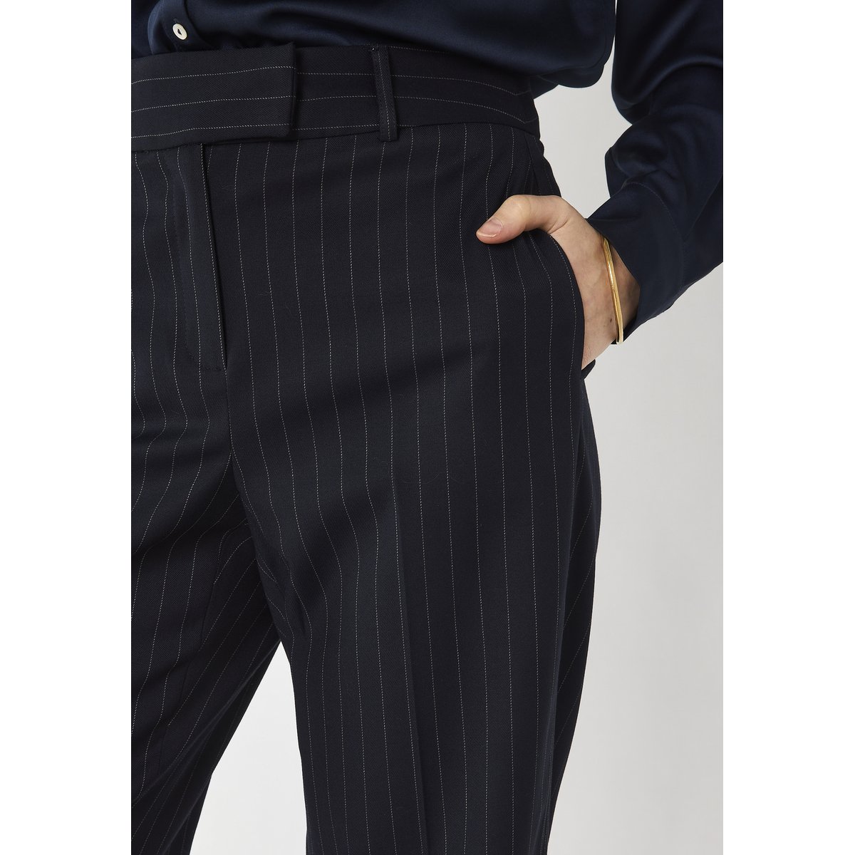Pantalon de tailleur taille haute rayé LAYLA marine, Maison 123