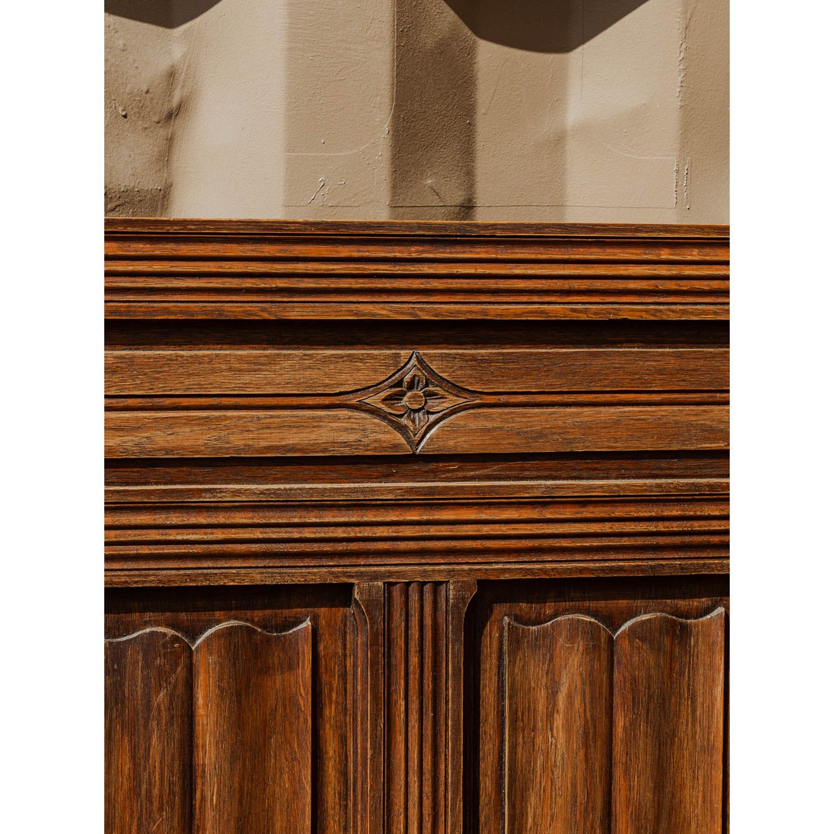 Banc coffre d'église en bois Antoine N°414 - Bon état bois foncé, DEBONGOUT