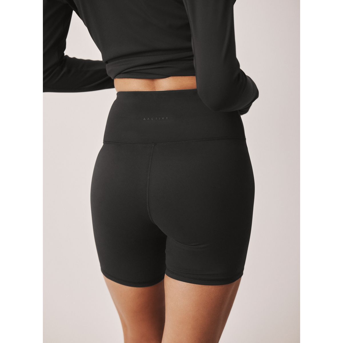 Short cycliste active balance noir, NEXT