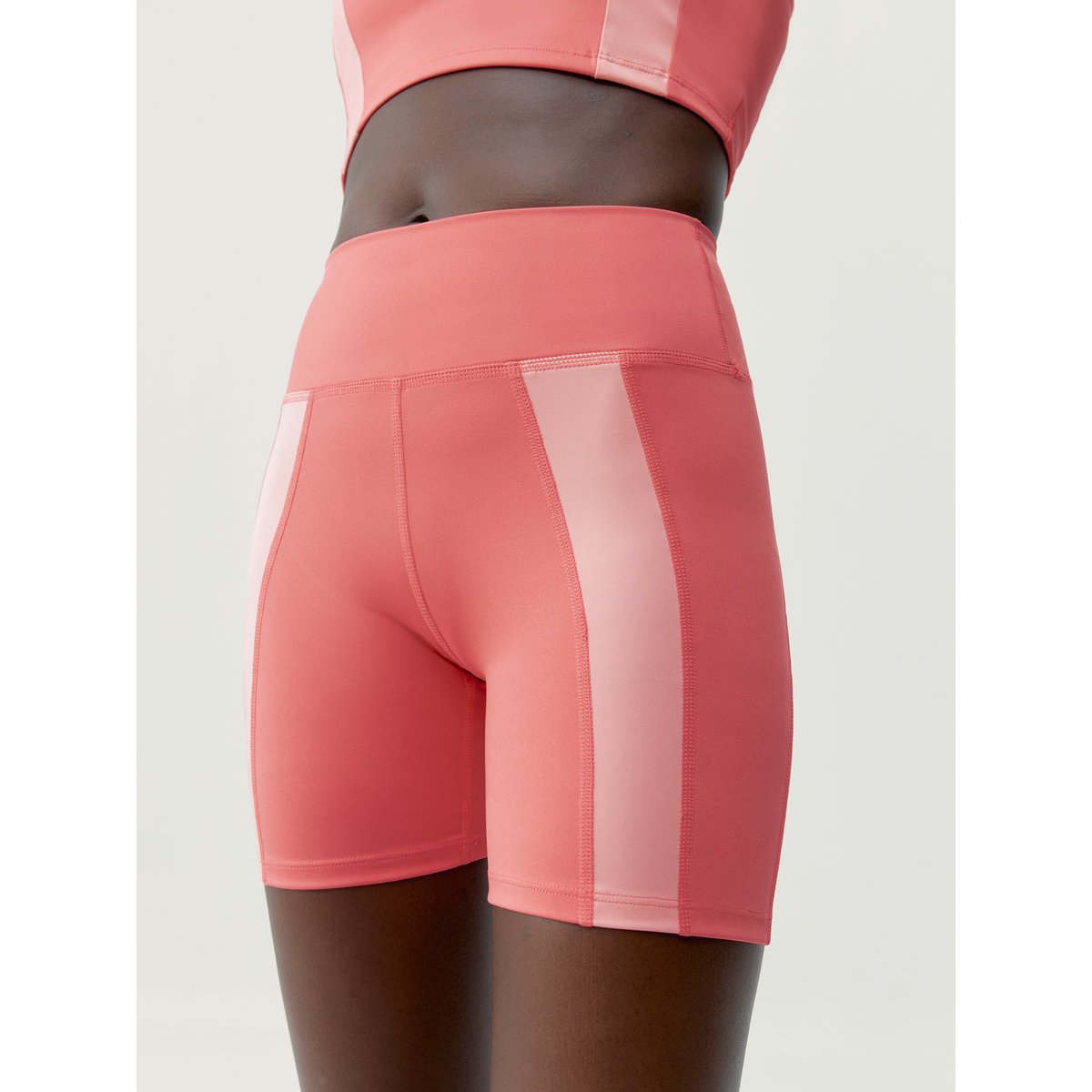 Short Moulant de Sport Performance BINDI corail, BORN