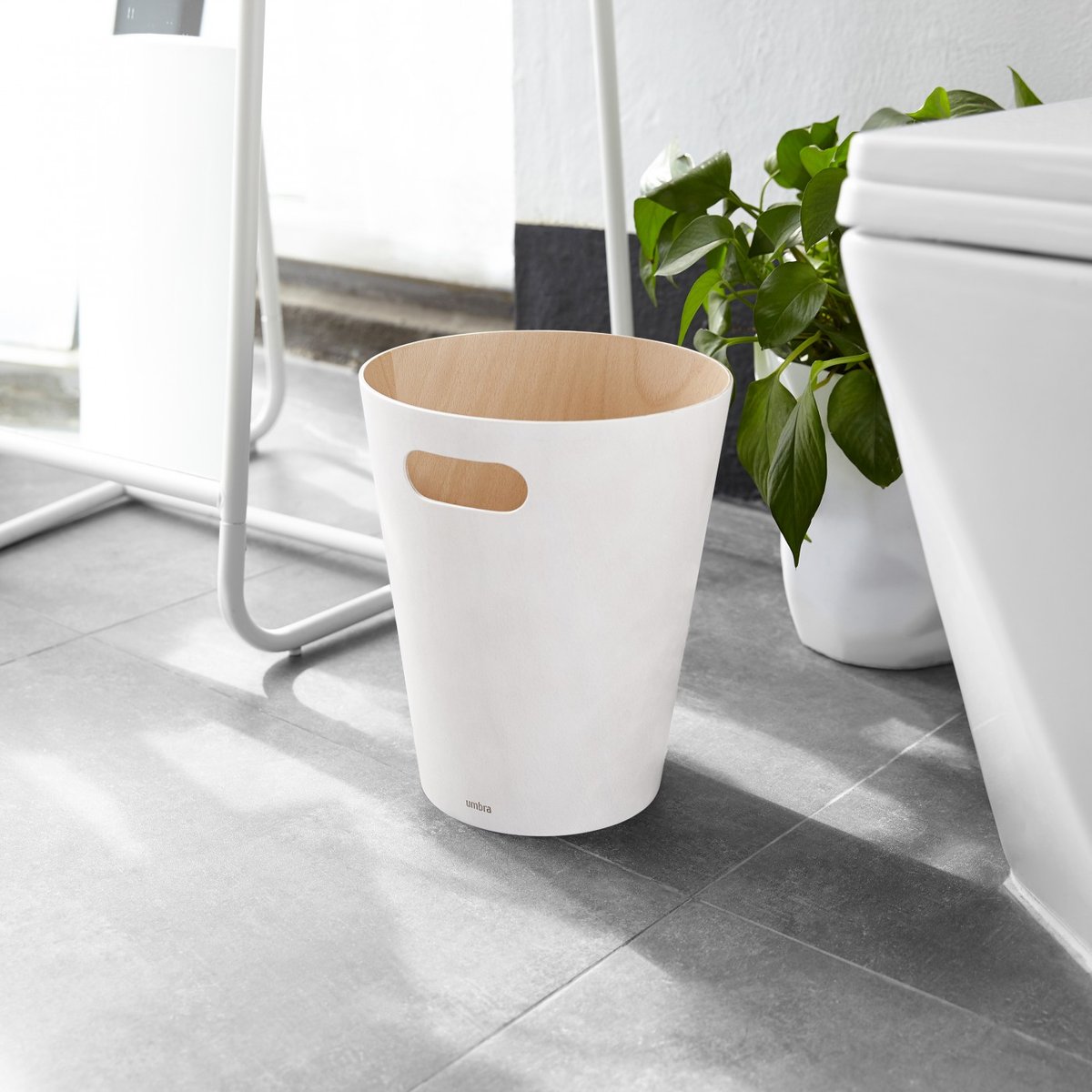Corbeille à papier bois  Woodrow blanc, UMBRA