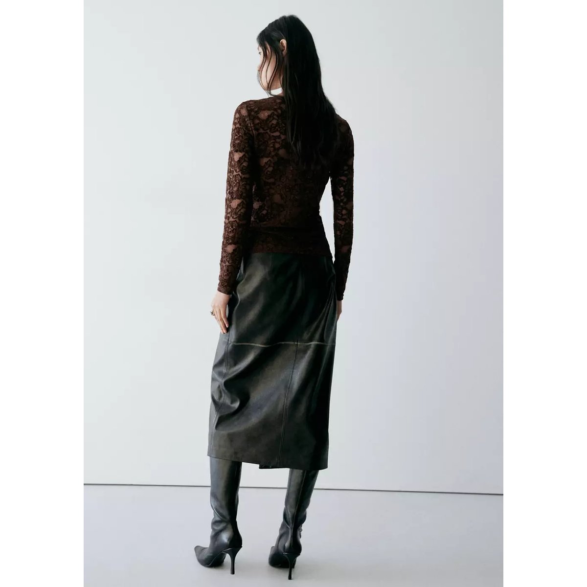 Top dentelle en velours marron, MANGO