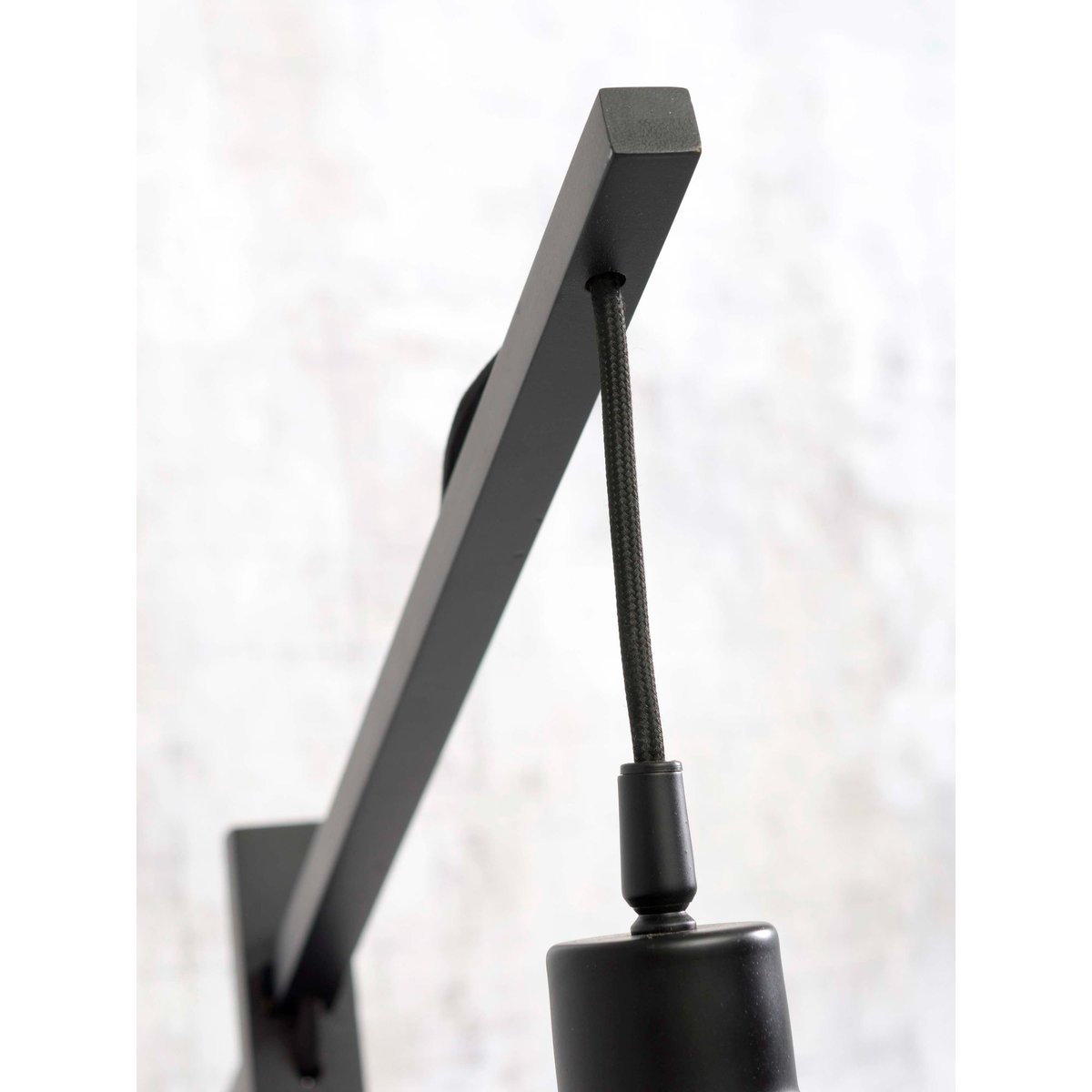 Lampadaire Bambou TAHITI noir, GOOD & MOJO