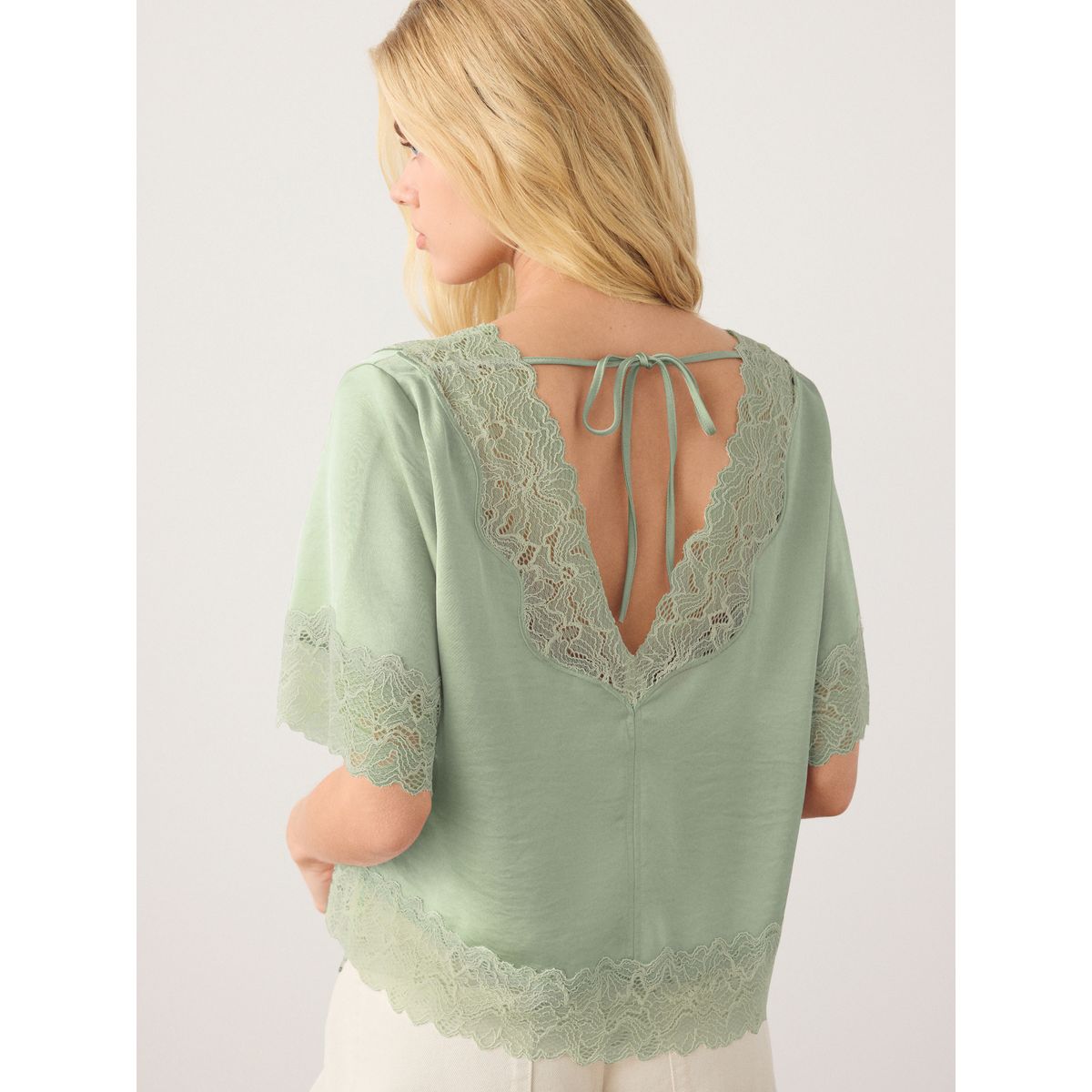 Top en satin à col v et bordure dentelle vert sauge, NEXT