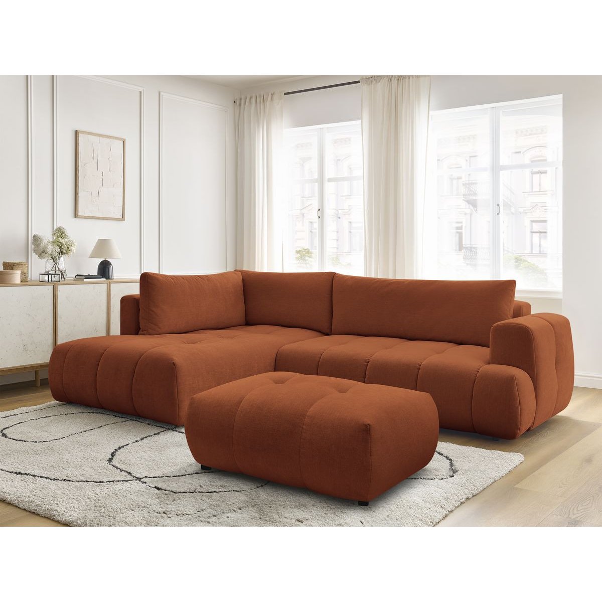 Canapé d'angle convertible 4 places en tissu lisse avec pouf, FUJI orange, BOBOCHIC