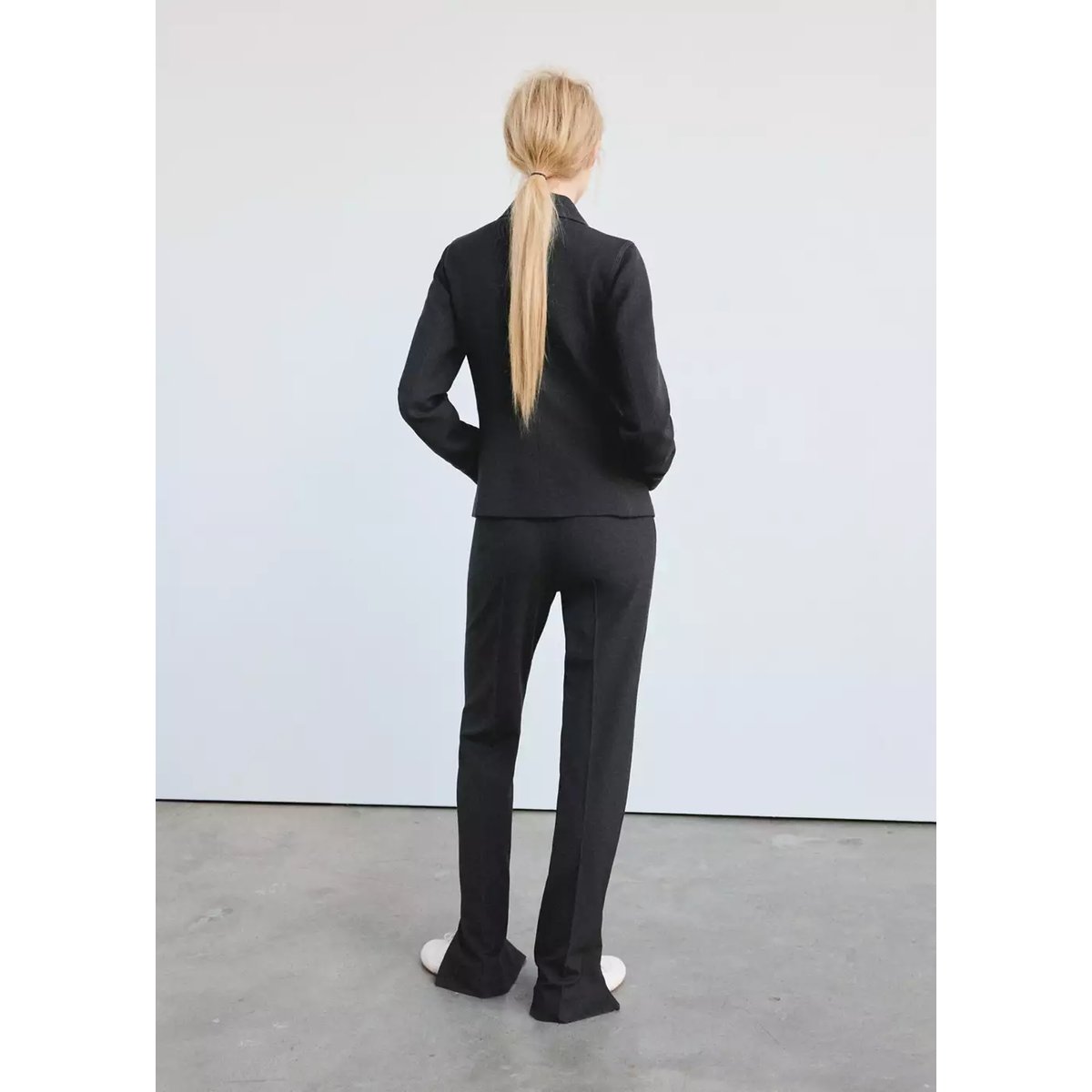 Pantalon ajusté avec fente sur le bas gris, MANGO