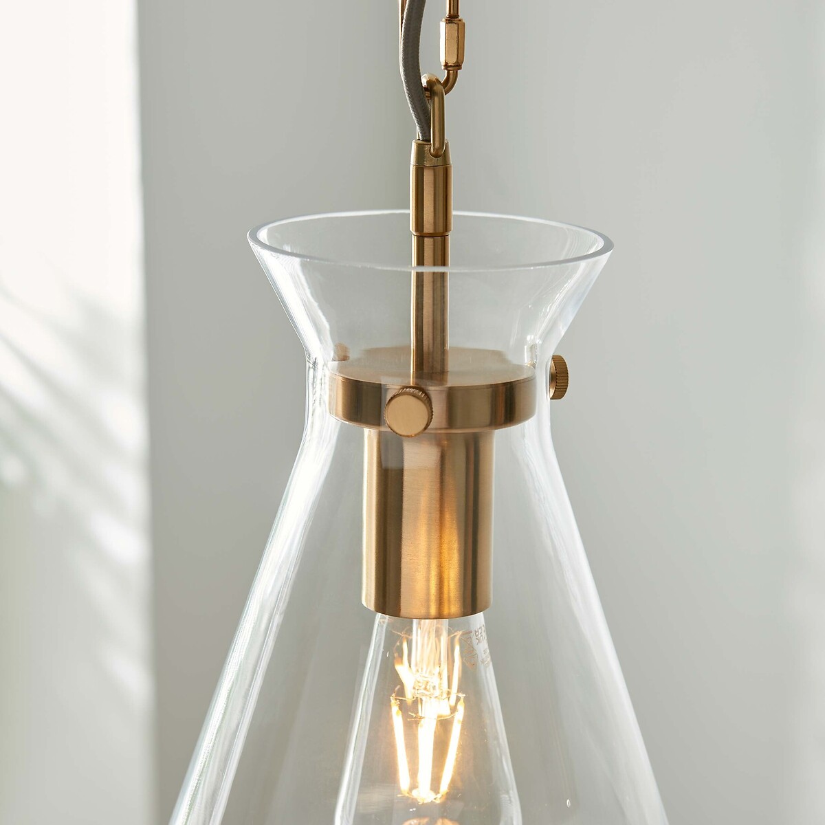 Henrietta Single Drop Pendant Light aged brass, ÉDITÉ