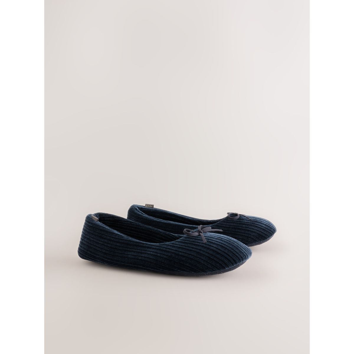 Chaussons ballerines en velours côtelé à nœud bleu marine, NEXT