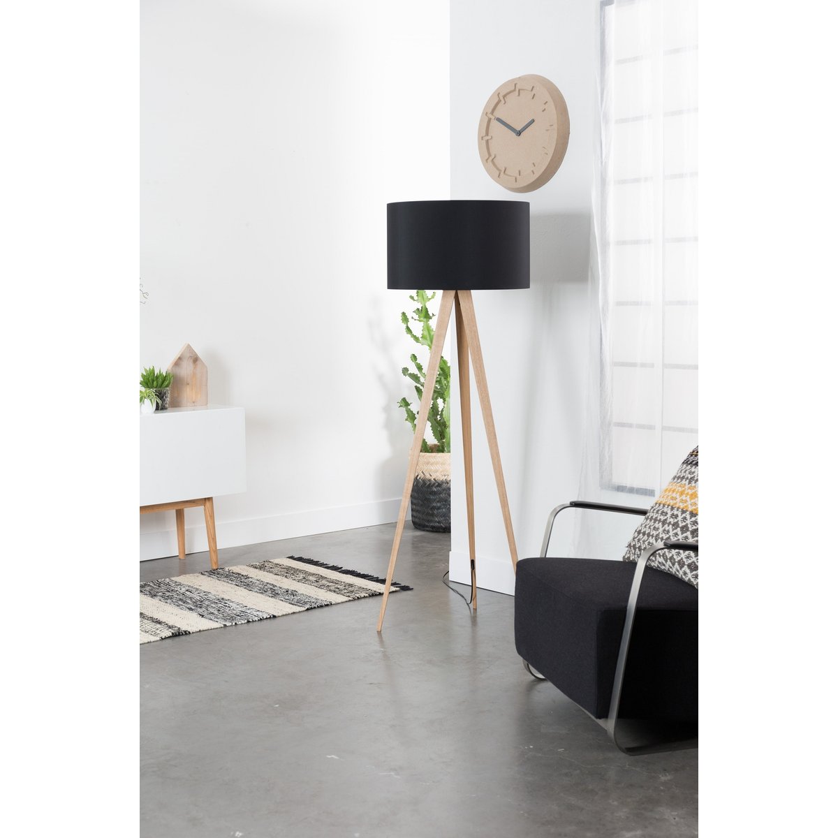 Lampadaire design en bois scandinave, TRIPOD WOOD noir, ZUIVER