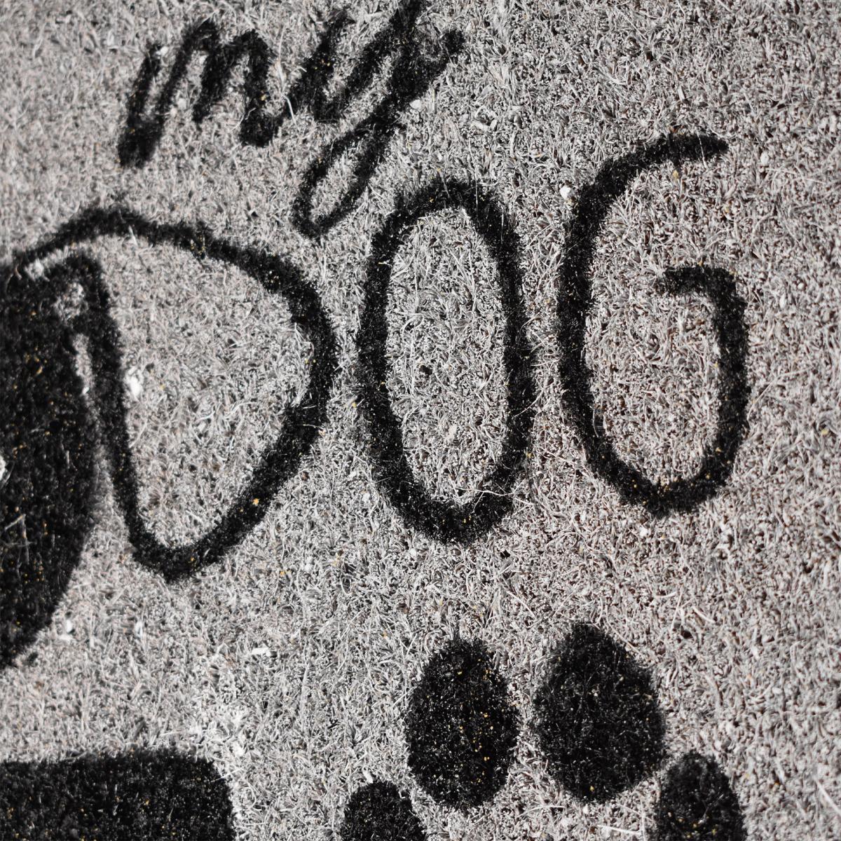 Paillasson tissé en coco motif animaux CHIEN gris, UN AMOUR DE TAPIS