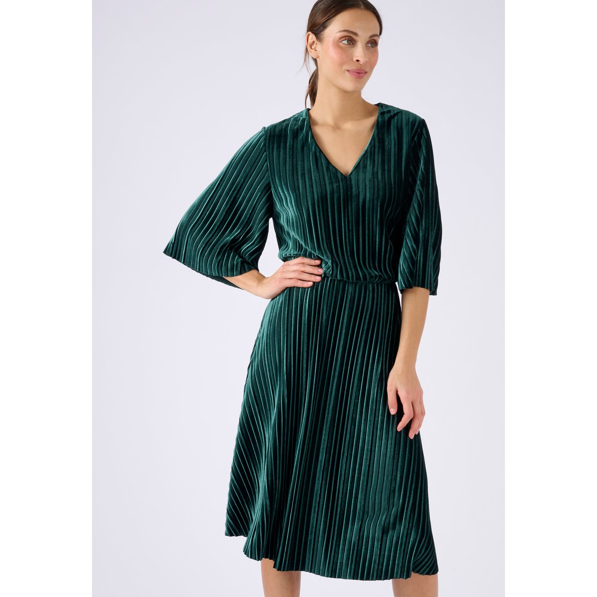 Robe en velours plissé satiné + ceinture vert, DAMART