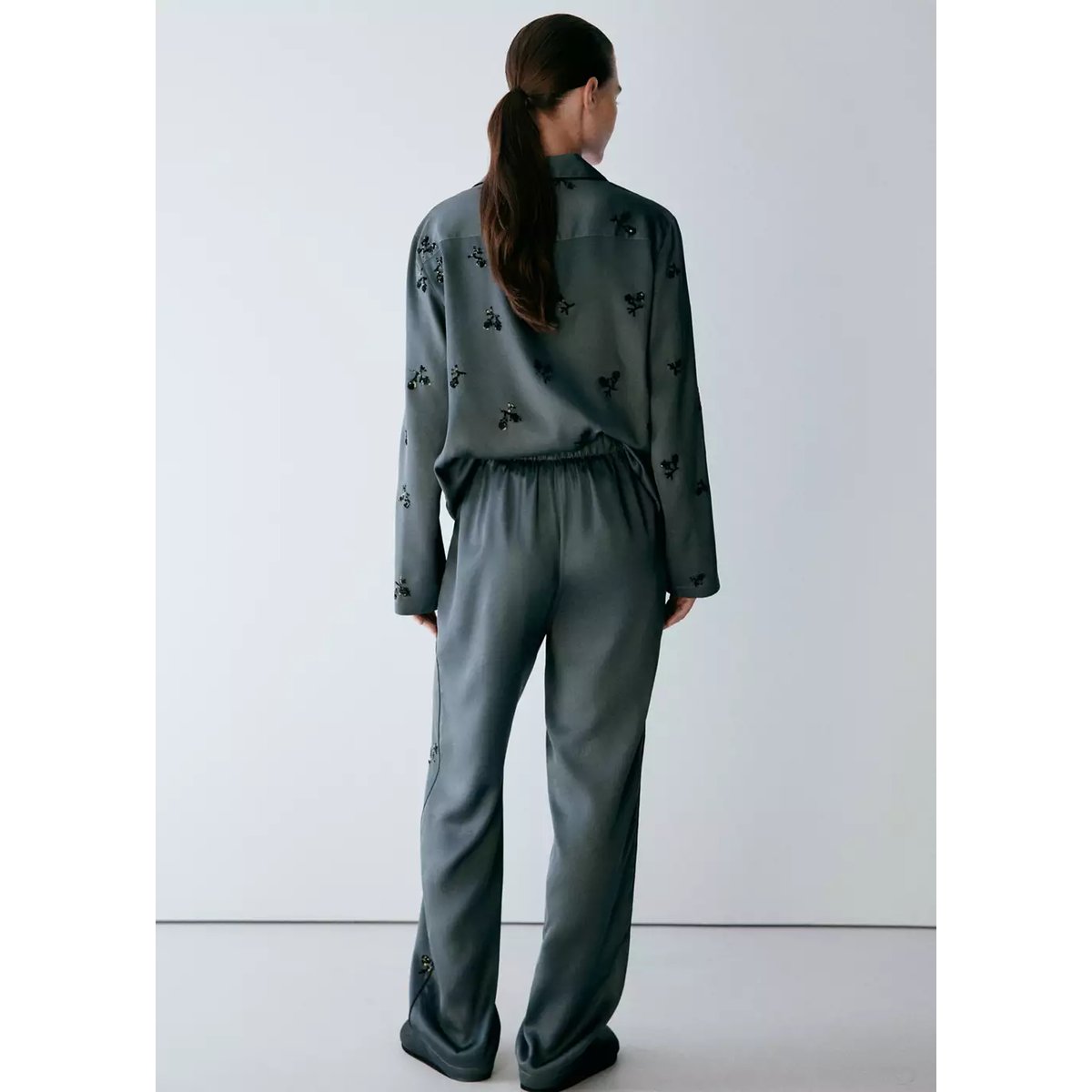 Pantalon de pyjama en satin orné de sequins bleu, MANGO