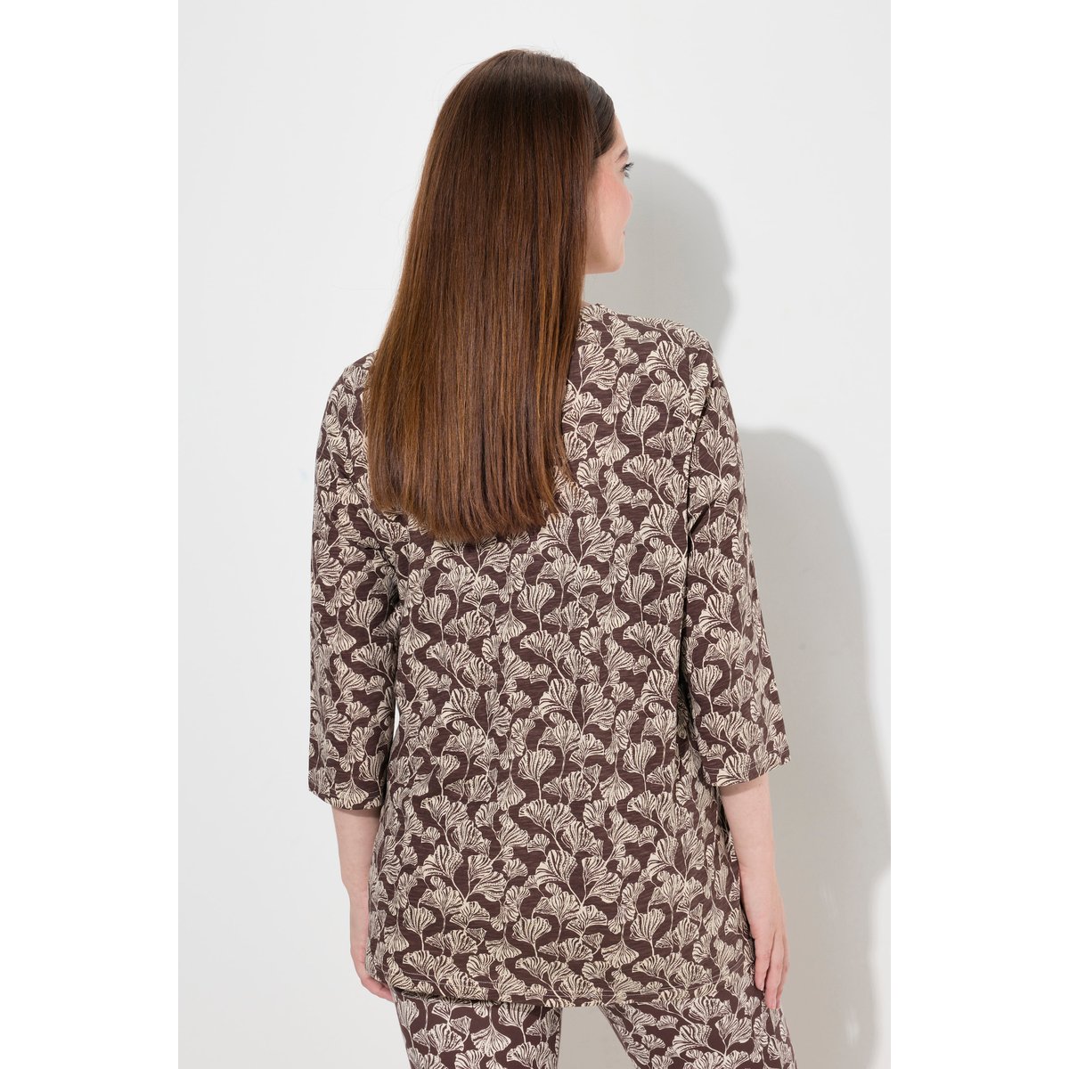 T-shirt col en V et manches 3/4, coton bio taupe foncé, ULLA POPKEN