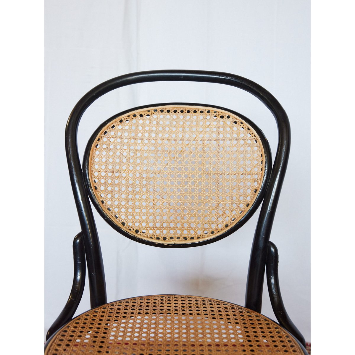 Lot de 4 chaises cannées en bois courbé Claude N°1437 - Bon état noir, DEBONGOUT