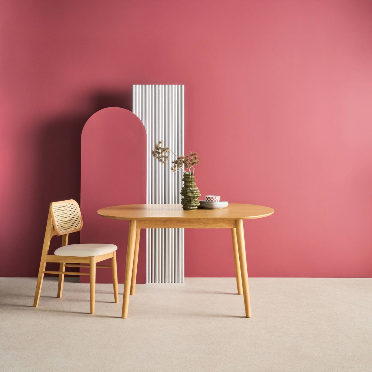 Table à manger ovale extensible bois d'hévéa et placage chêne 4-6 places LISA noir, SWEEEK