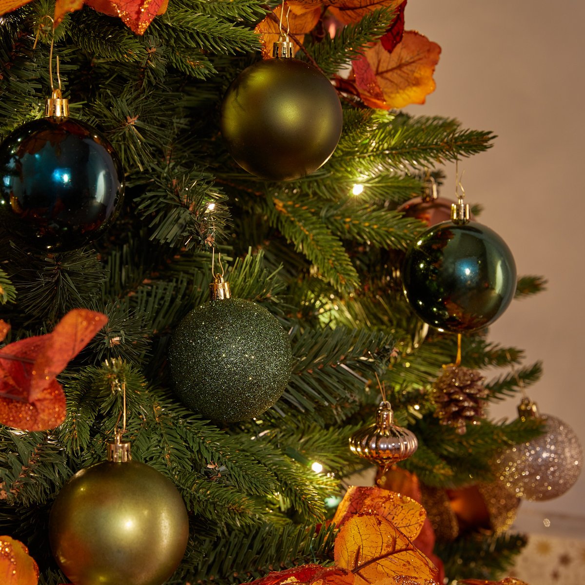 Lot de 8 boules de Noël en plastique grenat D. 70 mm vert, FEERIC LIGHTS & CHRISTMAS