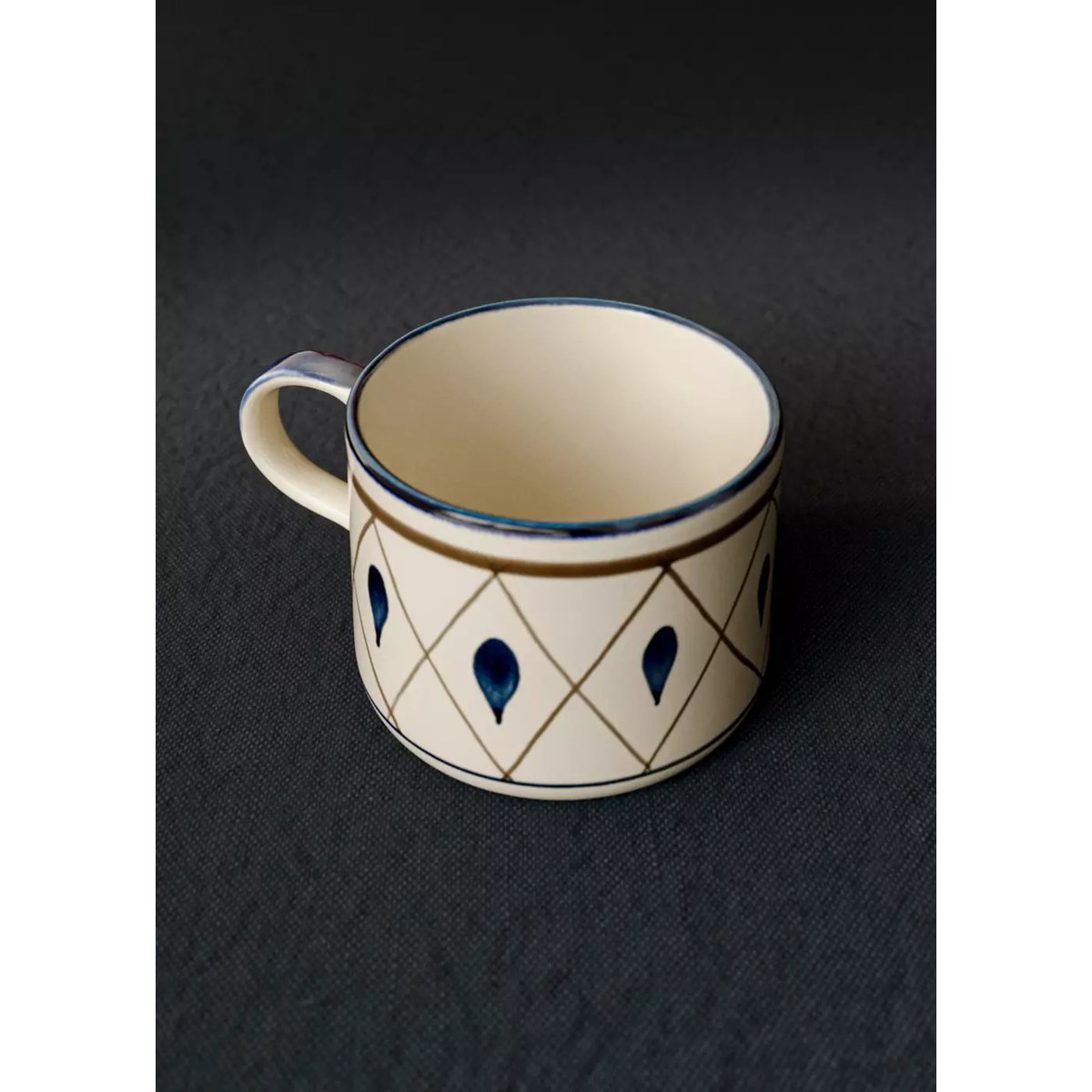 Tasse en grès dessin peint à la main bleu électrique, MANGO HOME