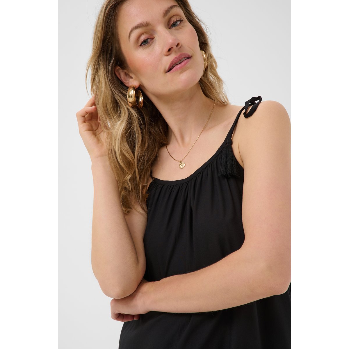 Robe noir pitch black, CREAM
