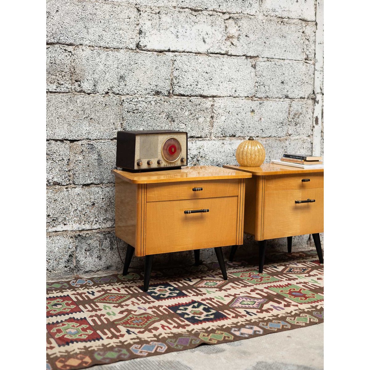 Paire de tables de chevets Maïa N°1528 - Bon état bois clair, DEBONGOUT