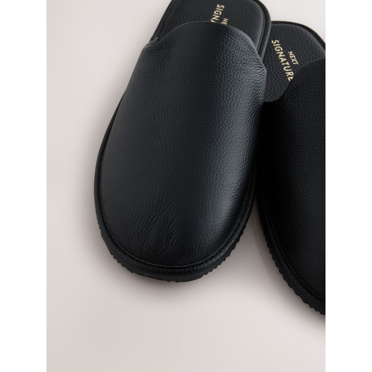 Chaussons mules en cuir signature noir, NEXT