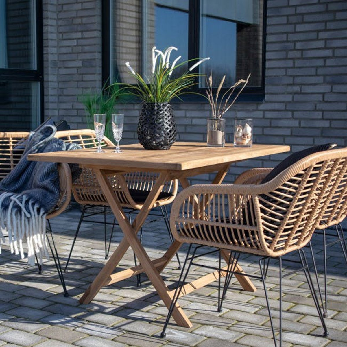 Table d'extérieur en teck 120 cm TANETE bois naturel, PIER IMPORT