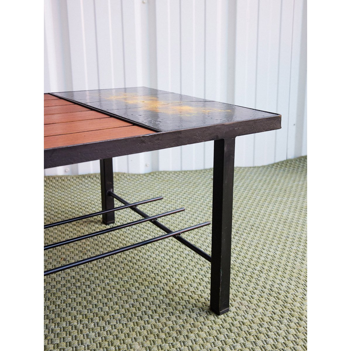 Table basse en pierre de lave Donna N°1103 - Bon état bois clair, DEBONGOUT