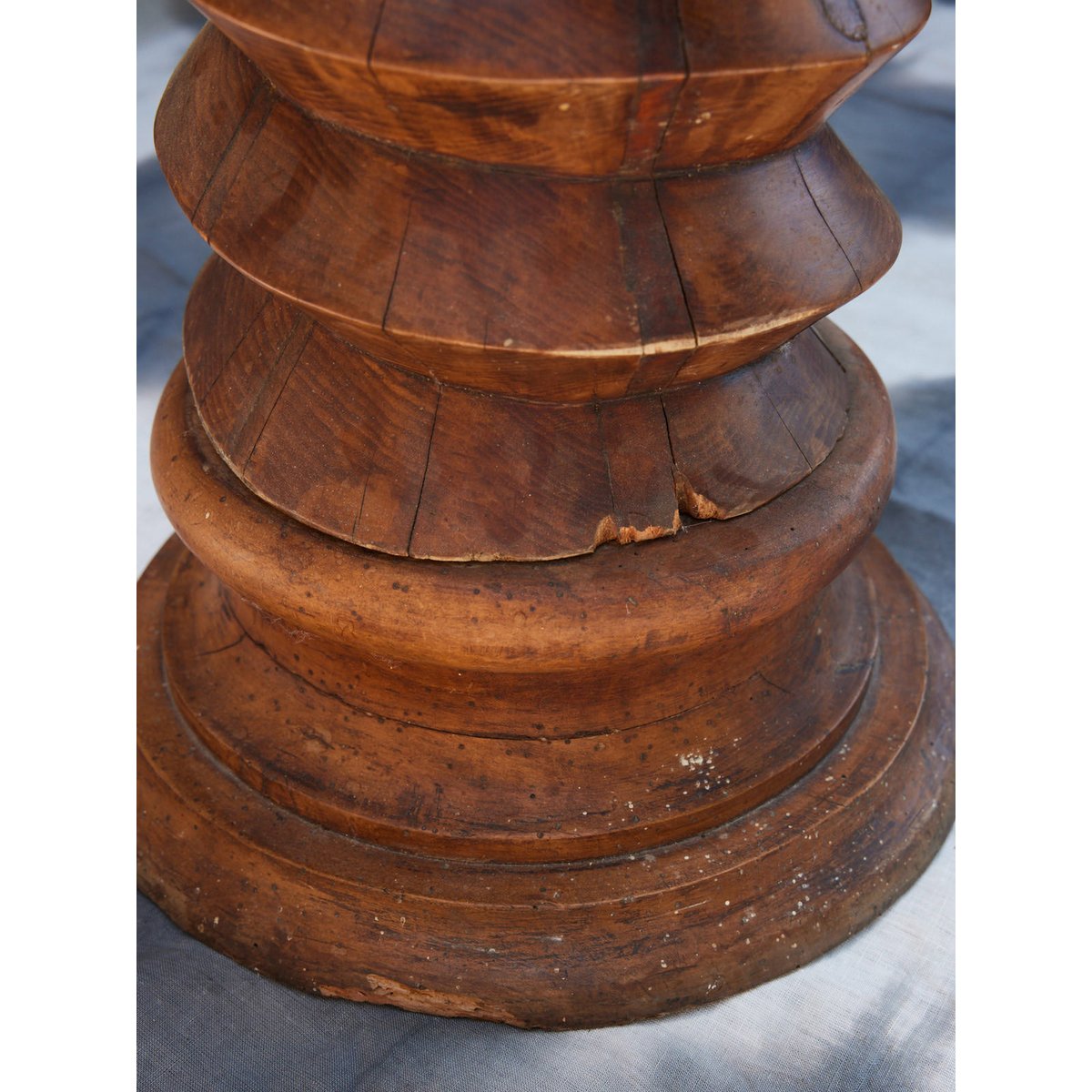 Colonne en bois brut tourné Alfred N°1403 - Bon état bois foncé, DEBONGOUT