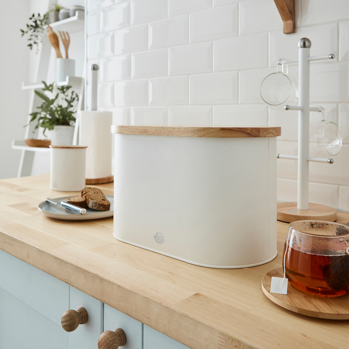Nordic Bread Bin with Wooden Lid in Cream cream, SWAN