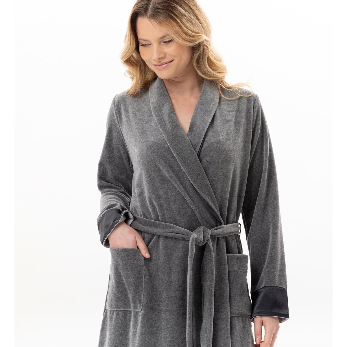 Peignoir croisé en velours ESSENTIEL H67A gris, LE CHAT