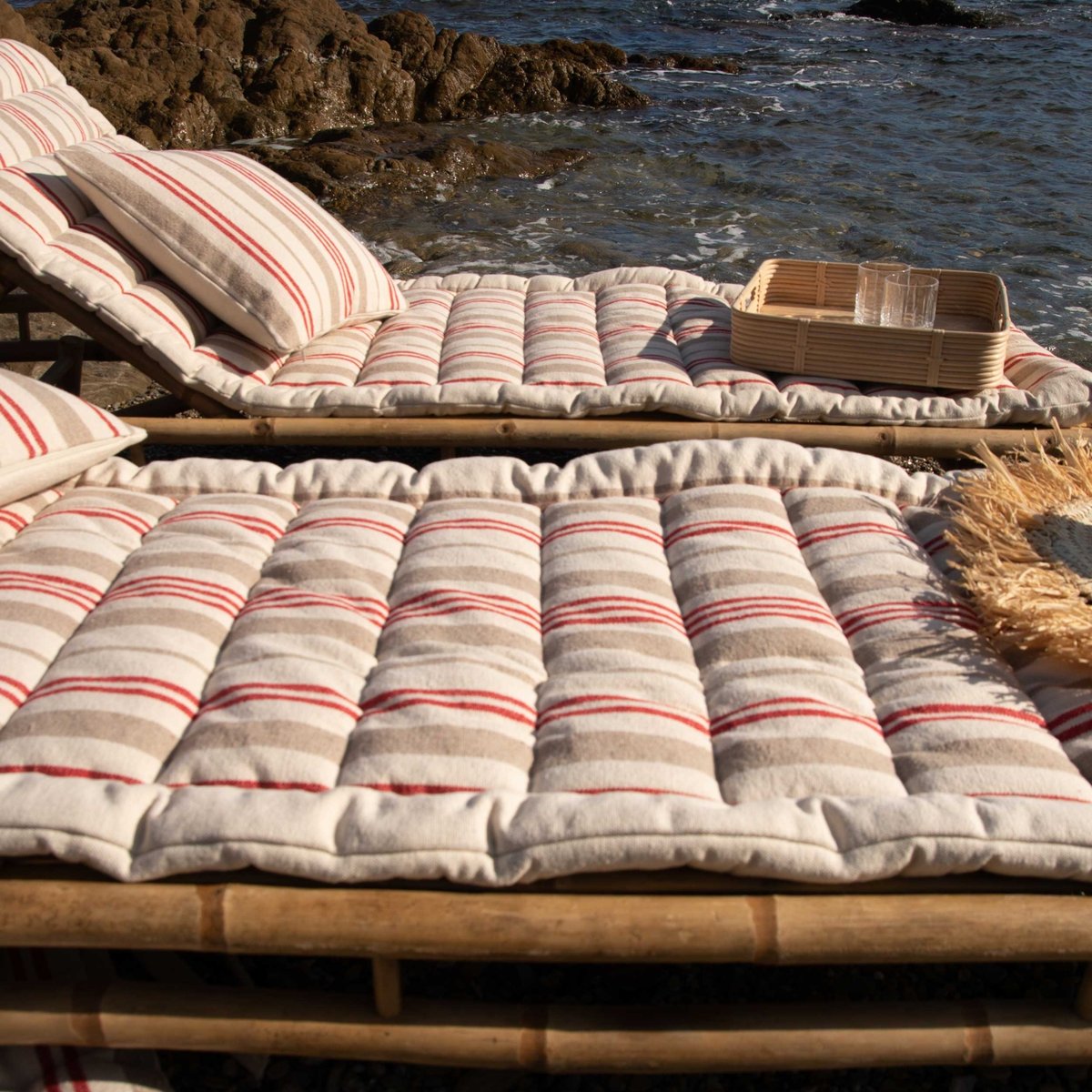 Matelas bain de soleil matelassé à rayures rouge, SUD ETOFFE