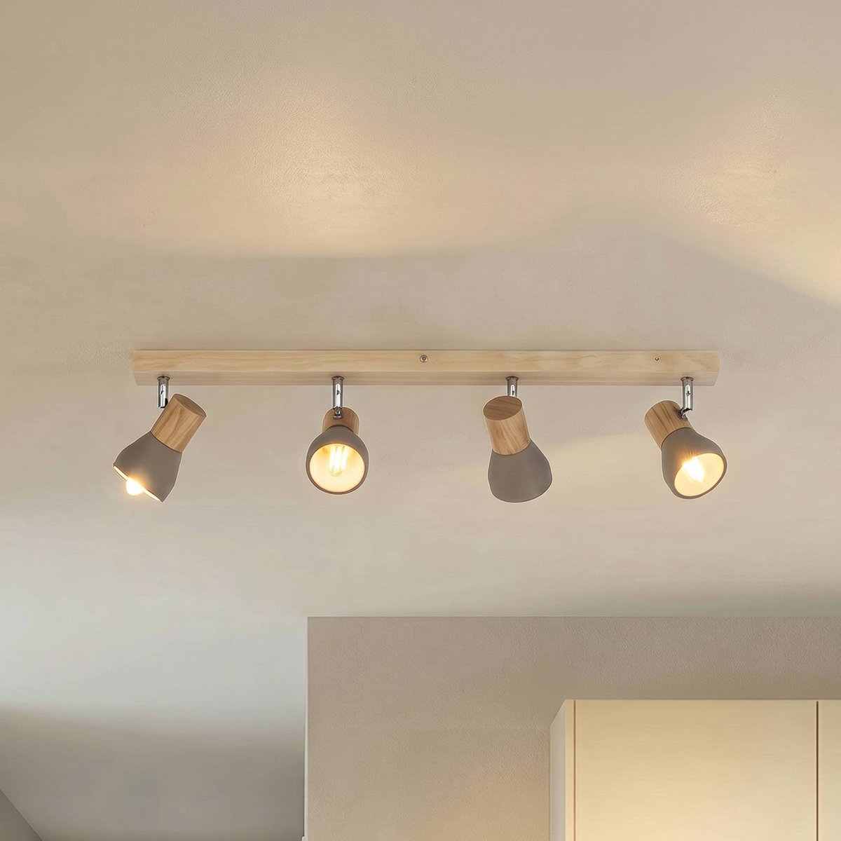 Spot scandinave, Filiz gris béton, bois clair, nickel satiné, LINDBY