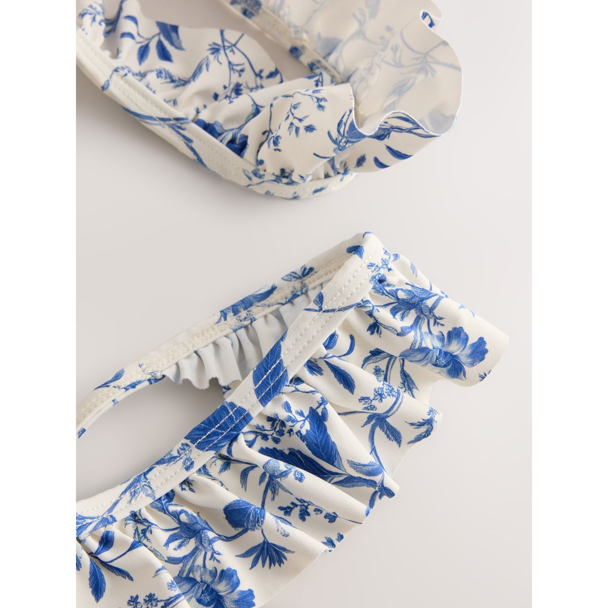 Haut de bikini bandeau à armatures crème/bleu à petits motifs floraux, NEXT