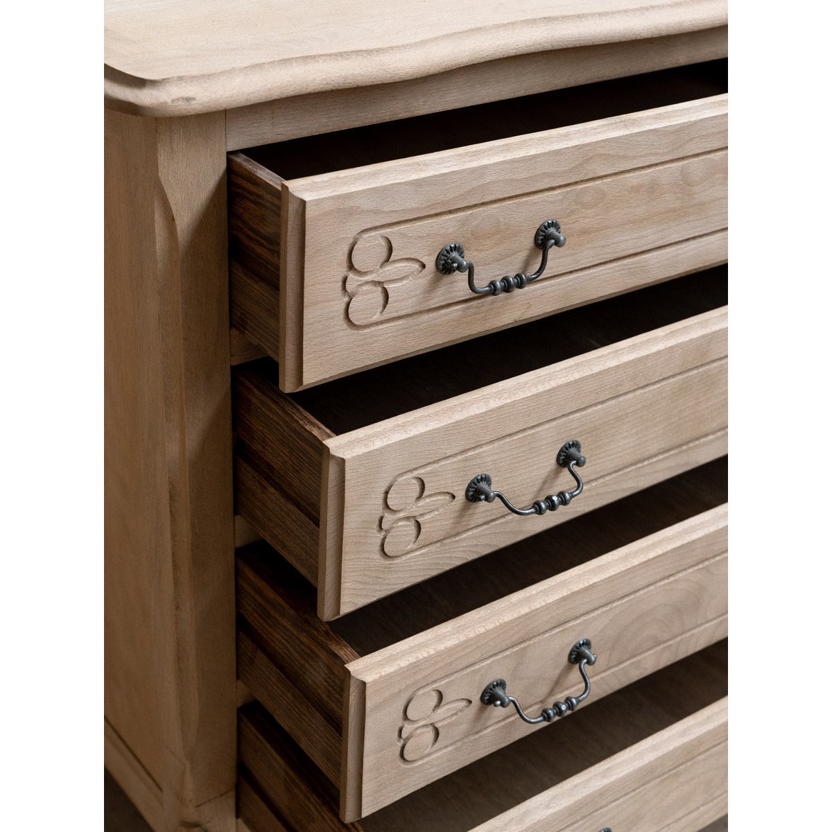 Commode en bois moulurée Garance N°773 - Bon état bois clair, DEBONGOUT