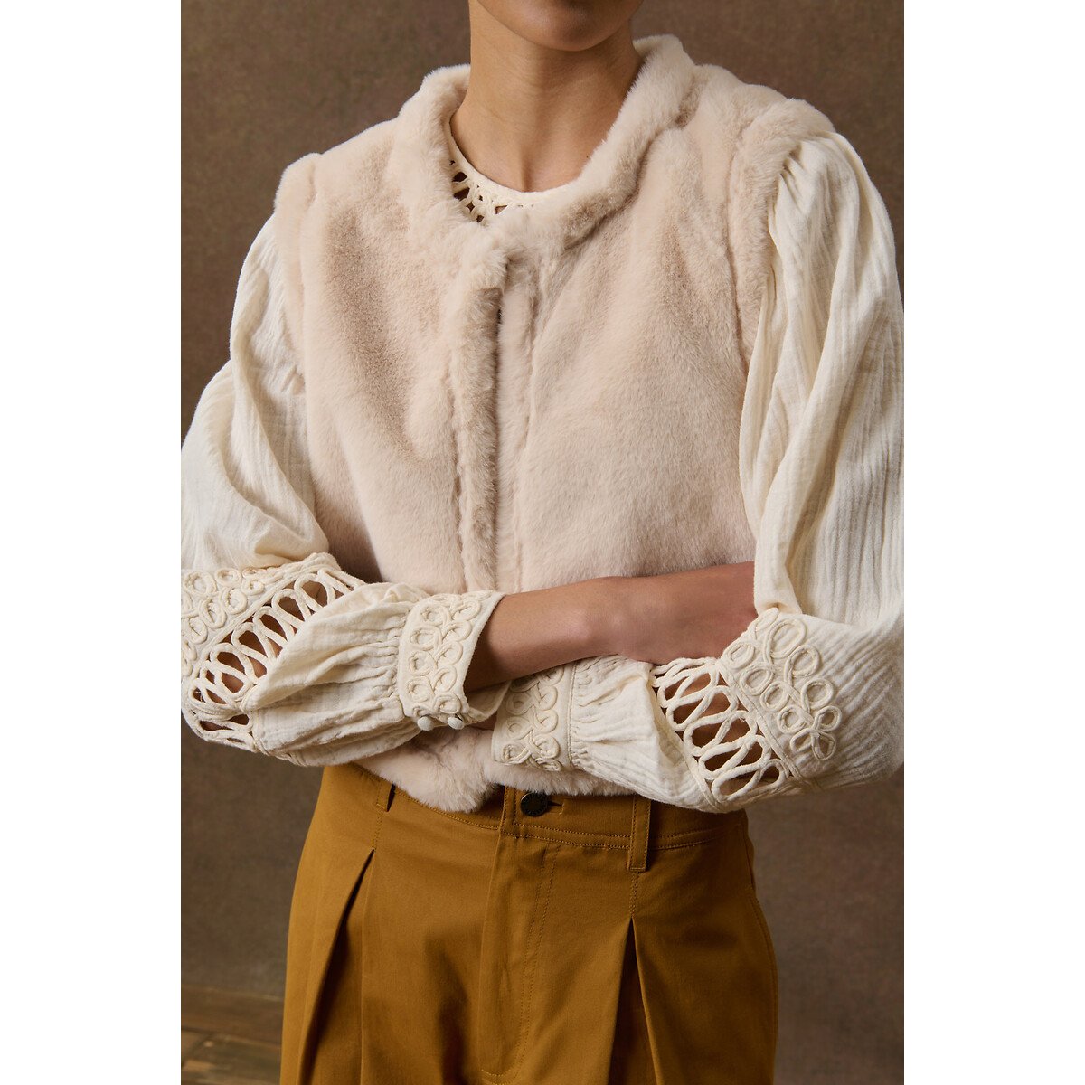 Veste sans manches réversible brodée, RENEE crème, LOUISE MISHA
