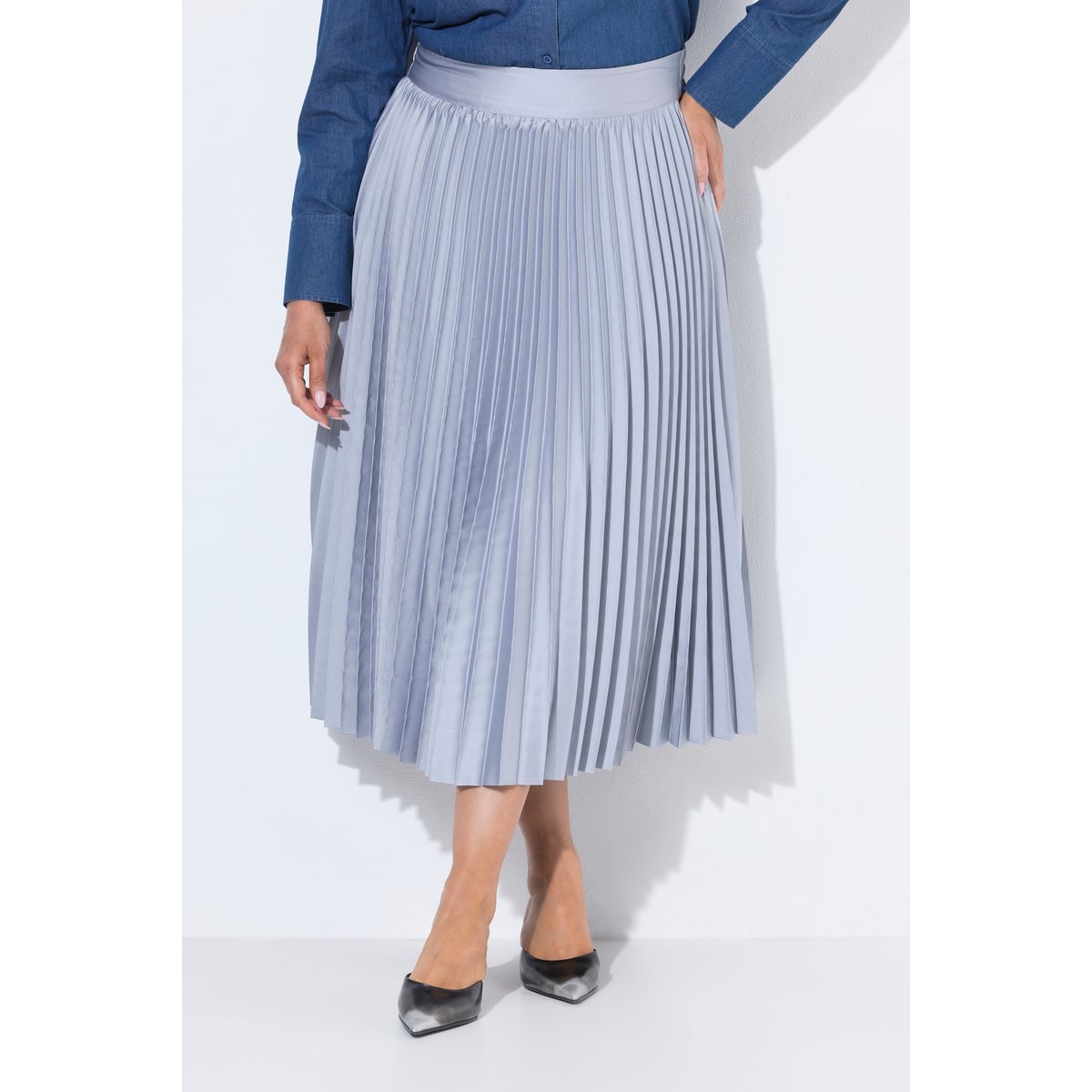 Jupe plissée en satin, coupe évasée gris roche, ULLA POPKEN