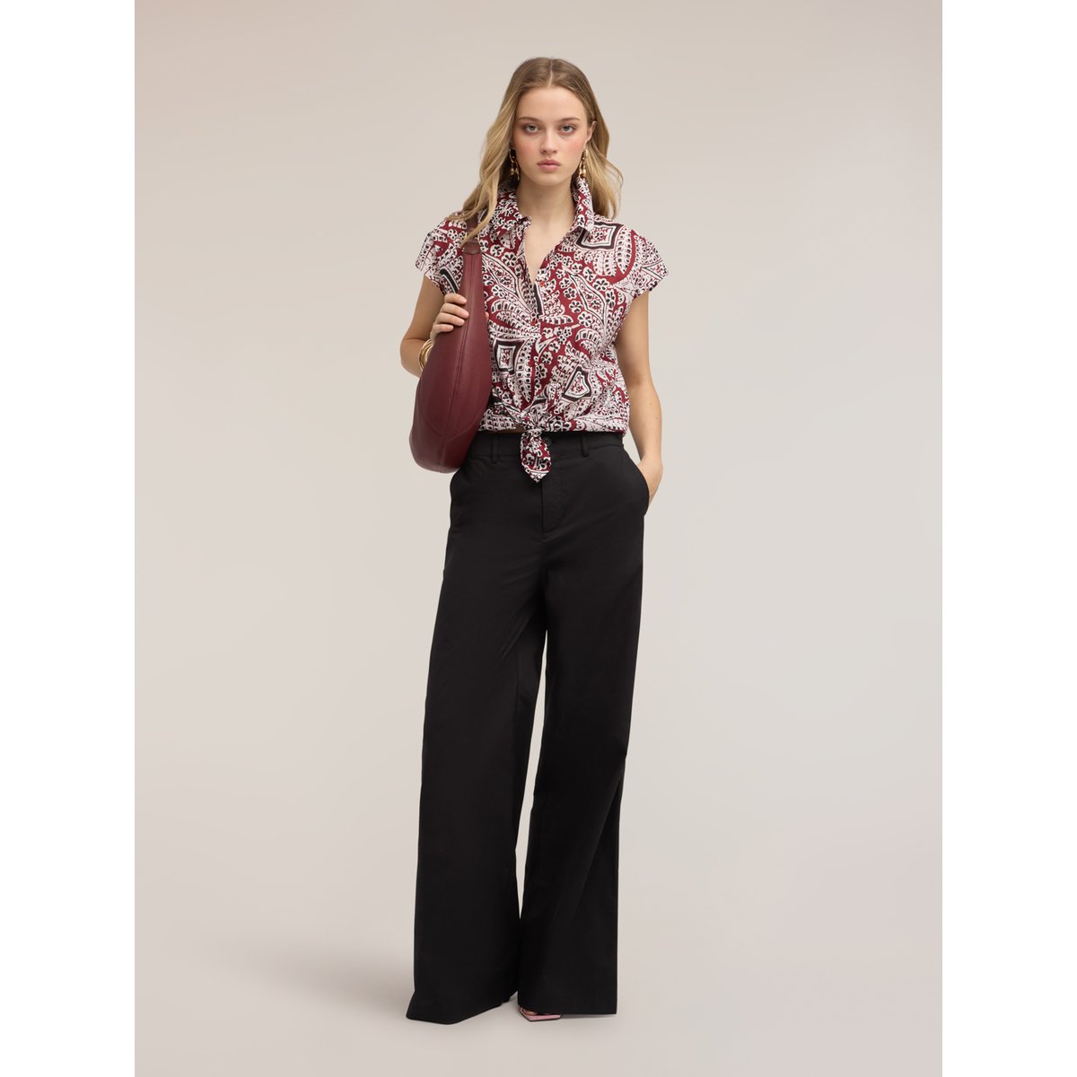 Pantalon palazzo noir, MOTIVI