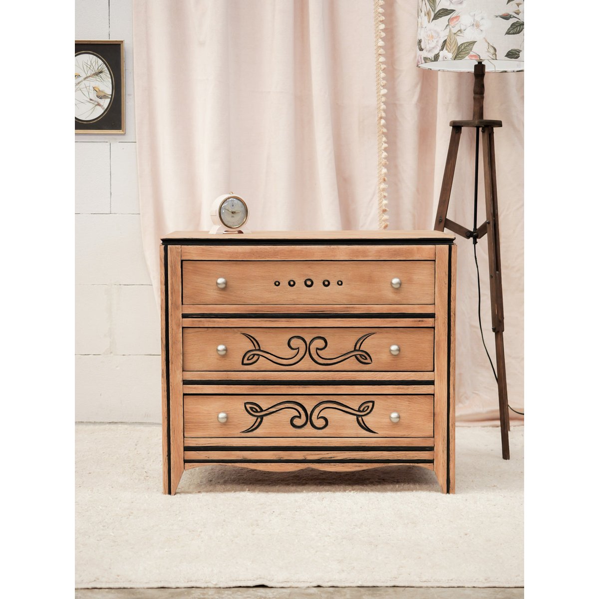 Commode en bois et motifs Olga N°1096 - Bon état bois clair, DEBONGOUT