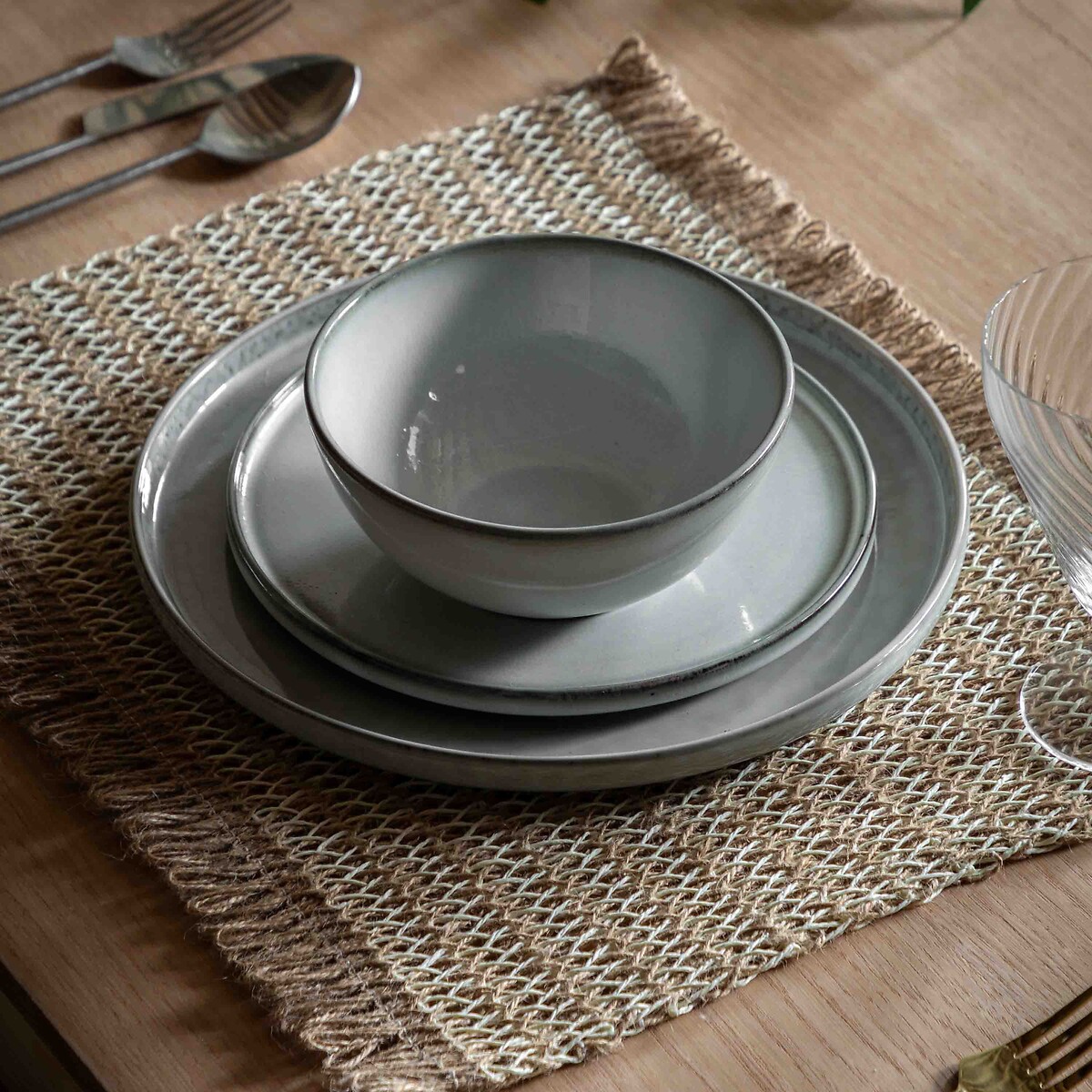 Set of 4 Reactive Glaze Bowls in Pale Grey grey, ÉDITÉ