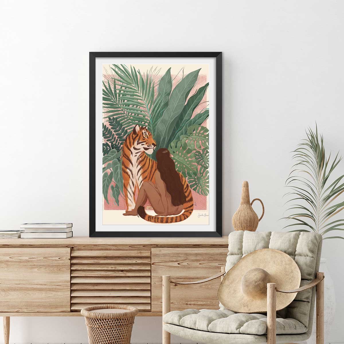Poster jungle woman affiche + cadre en bois - noir, HEXOA
