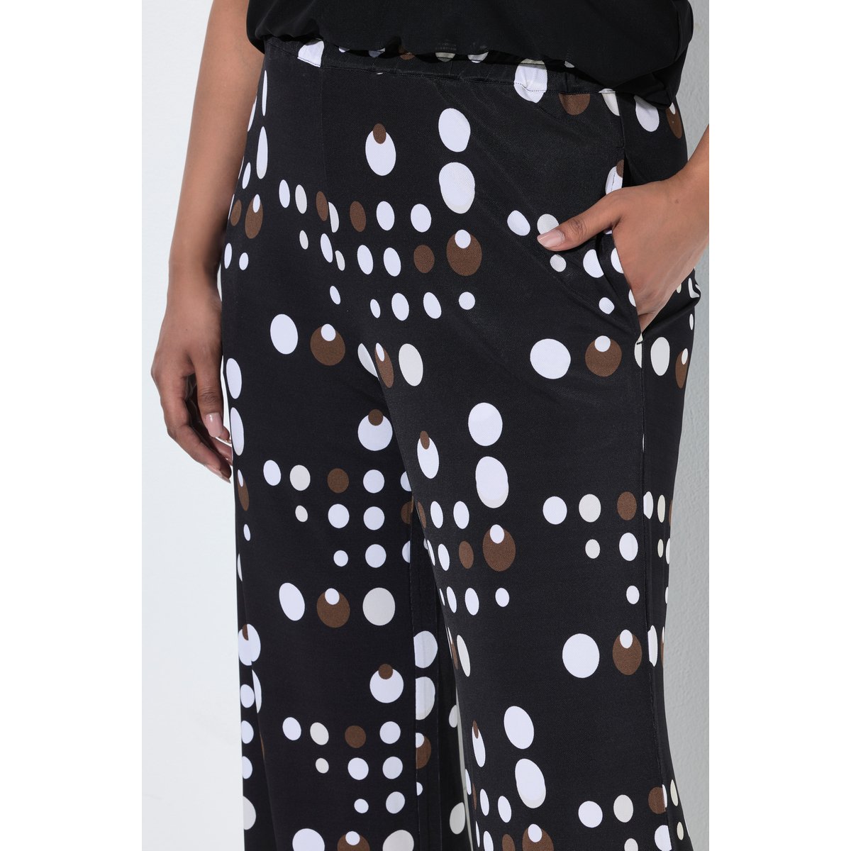 Pantalon au tombé fluide, motif à pois noir, ULLA POPKEN