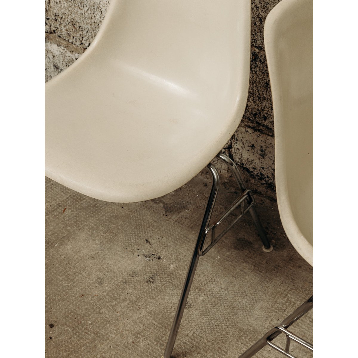Chaise en métal Diana N°273 - Bon état beige, DEBONGOUT