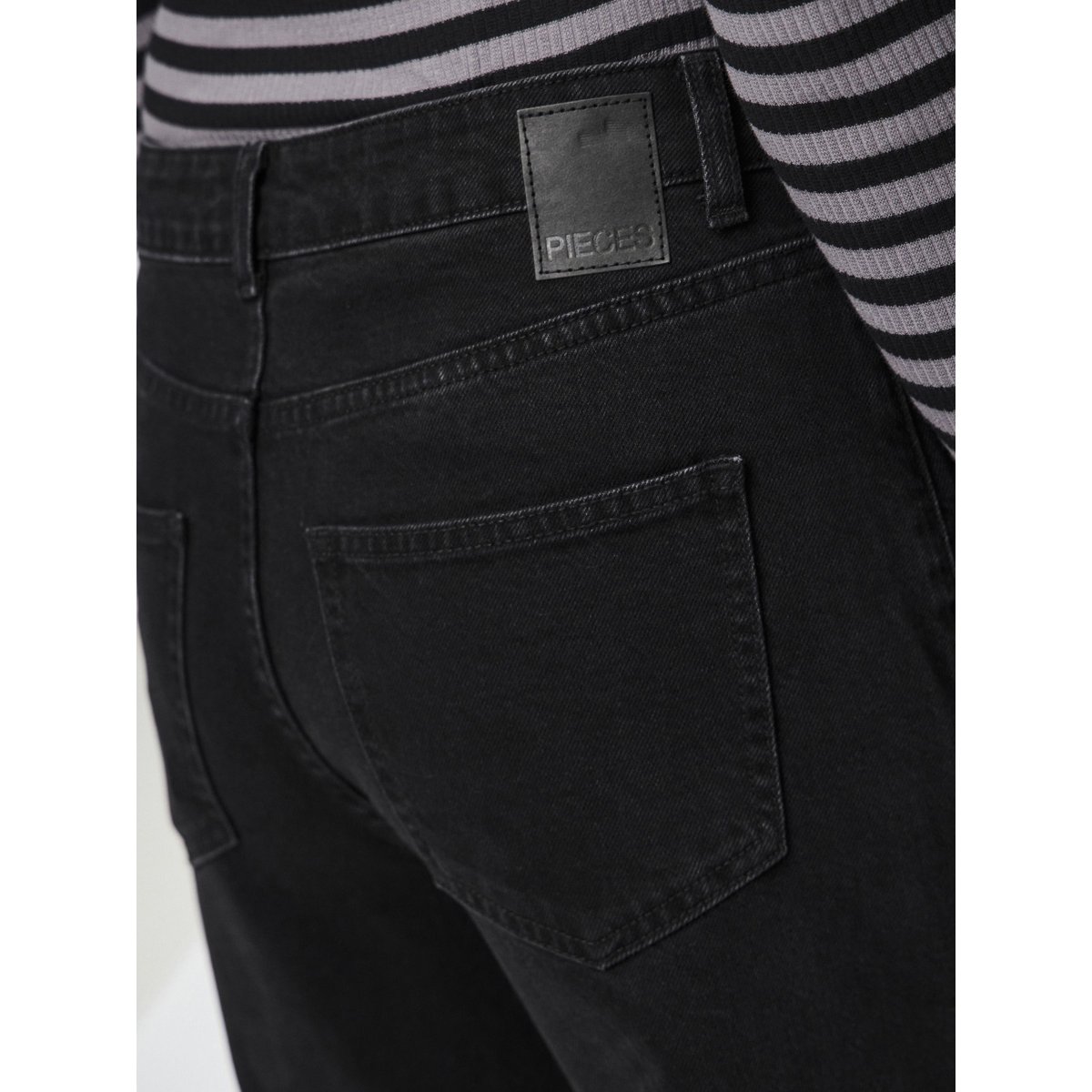 Jean À Coupe Ample black denim, PIECES
