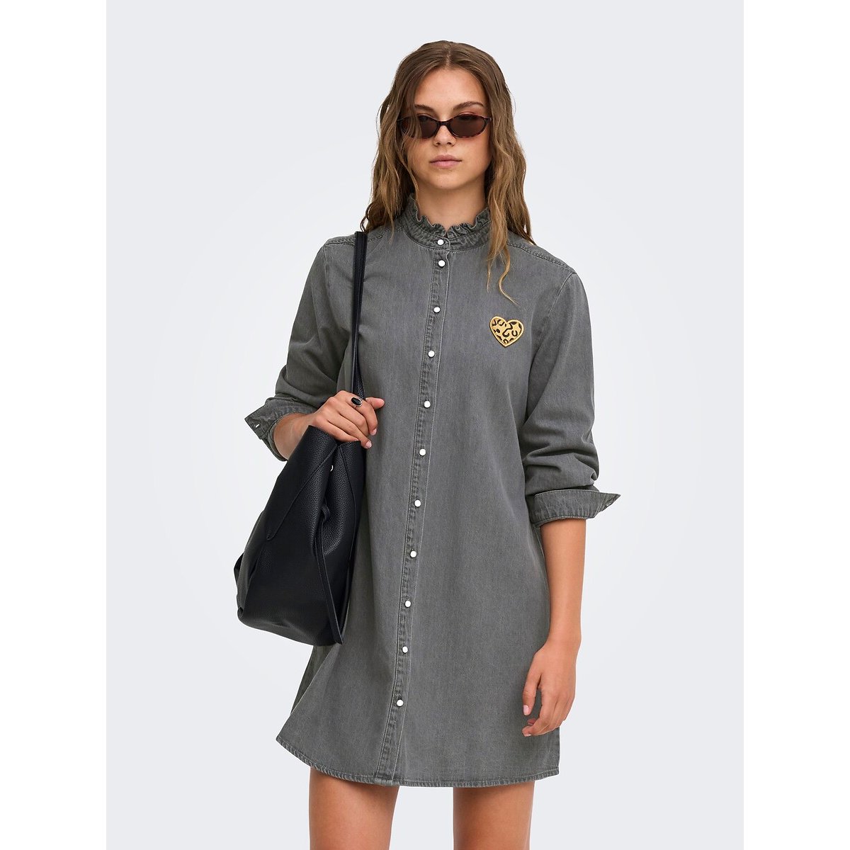 Abito in denim con collo alla coreana, piccolo cuore sul petto grigio, ONLY